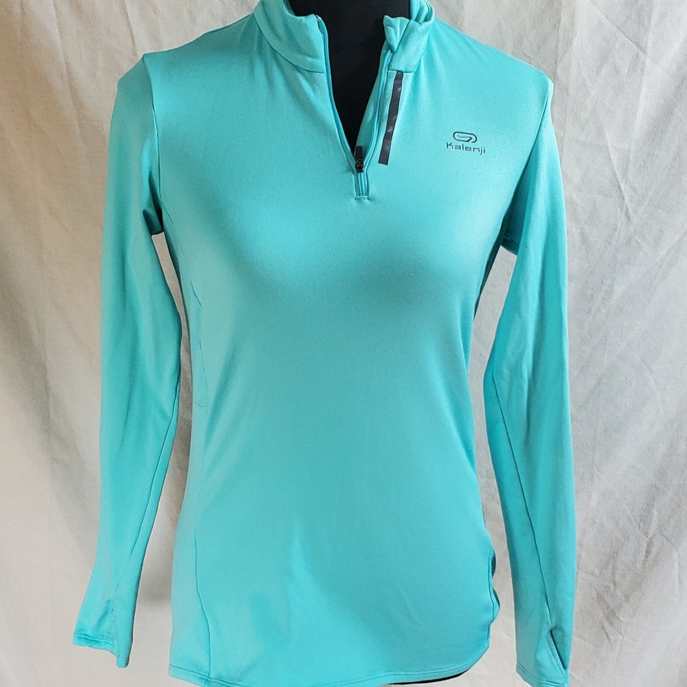 Decatholon Shirt with thumb holes, Size XS, Green